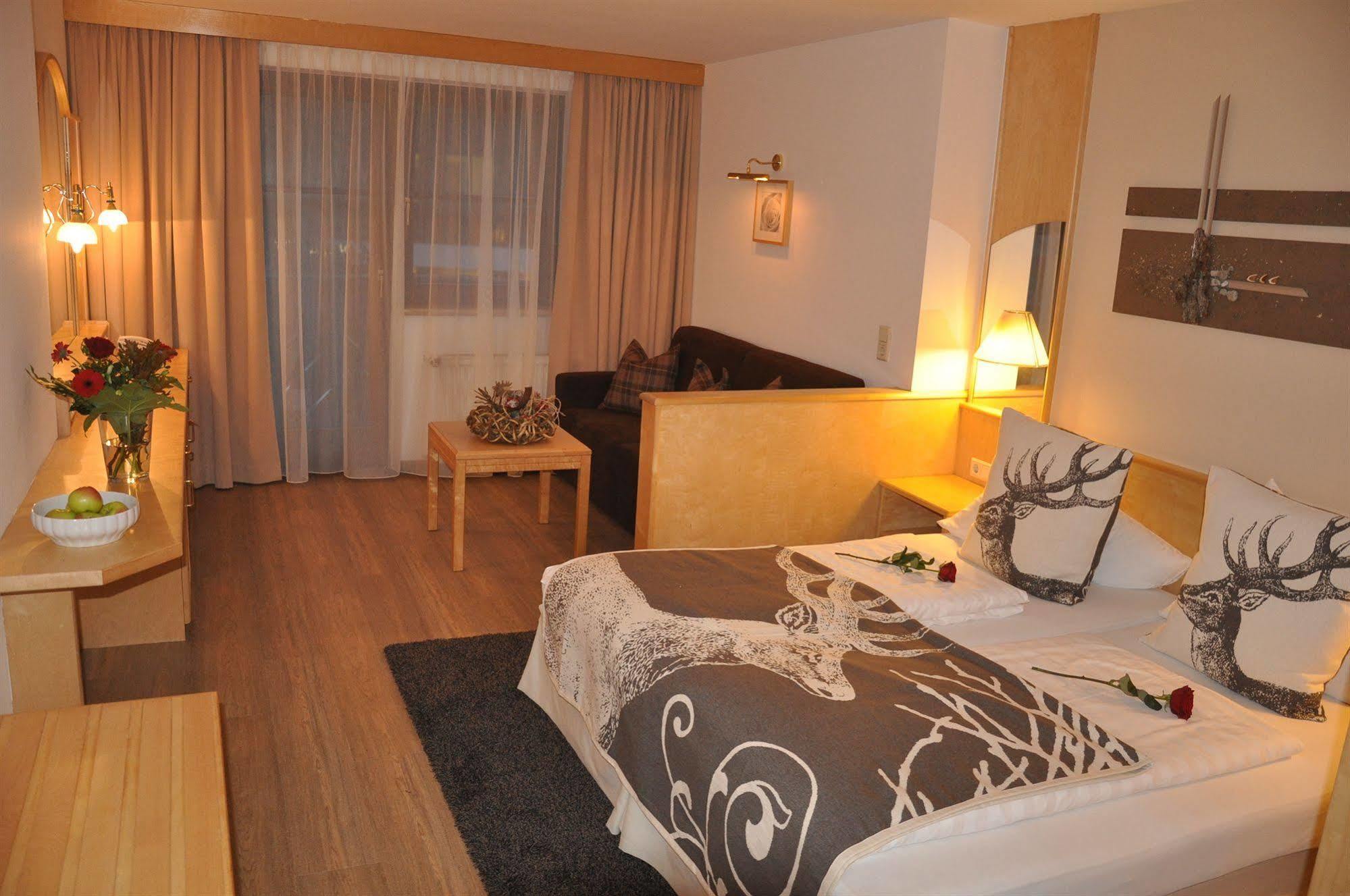โฮเทล เซนทรัล Hotel เซเฟลด์ อิน ทิโรล ภายนอก รูปภาพ