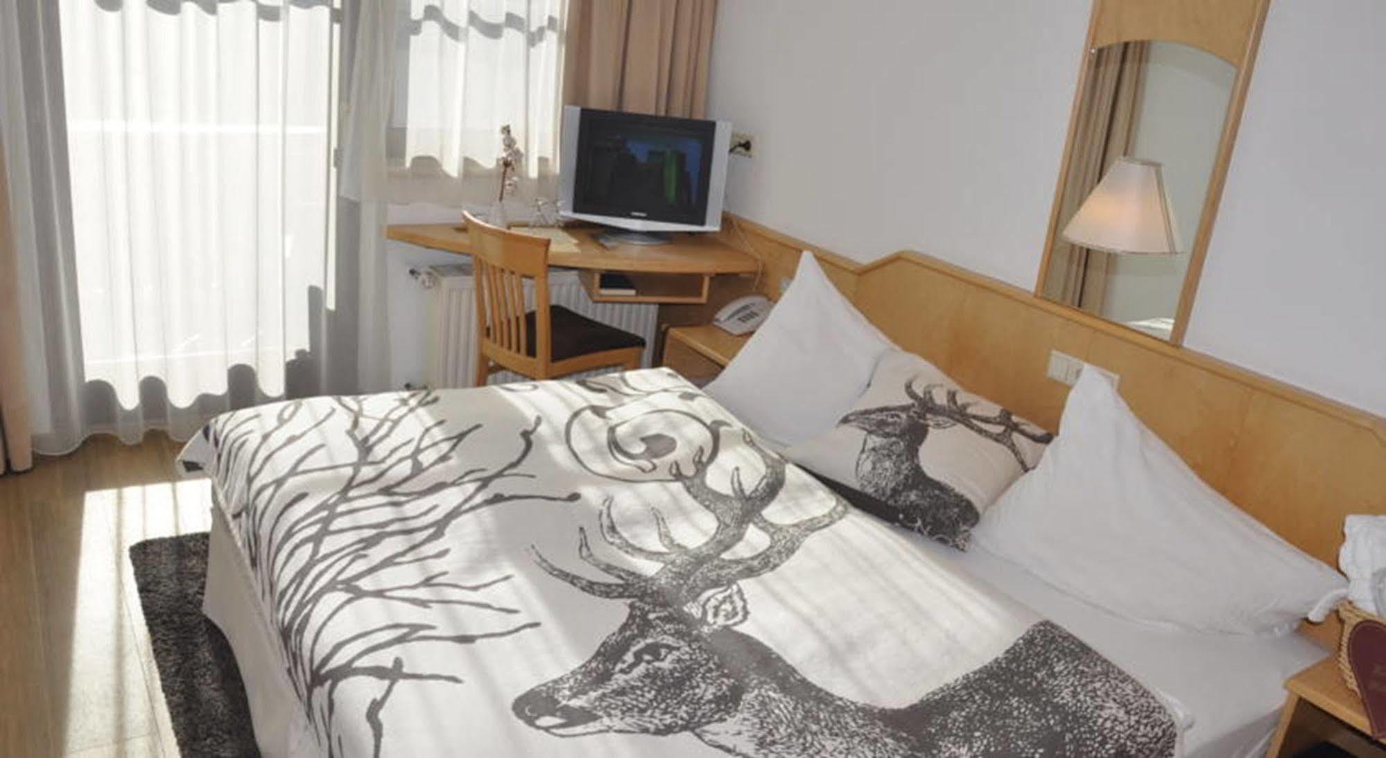 โฮเทล เซนทรัล Hotel เซเฟลด์ อิน ทิโรล ภายนอก รูปภาพ