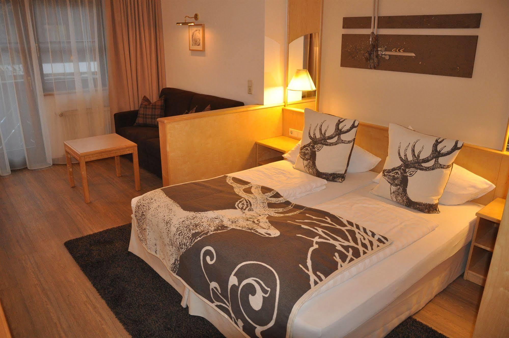 โฮเทล เซนทรัล Hotel เซเฟลด์ อิน ทิโรล ภายนอก รูปภาพ
